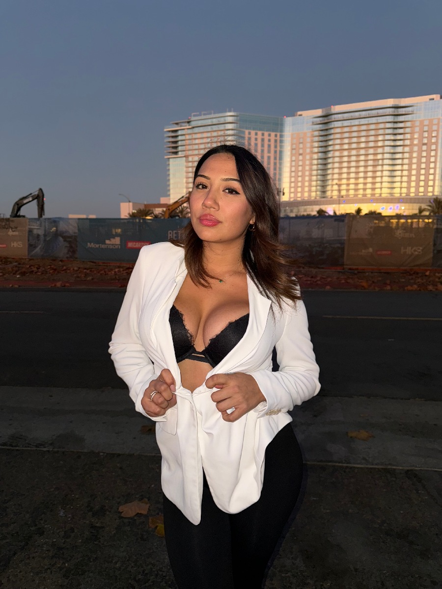 Take a pause and enjoy Ali Cruz — streaming from Lviv