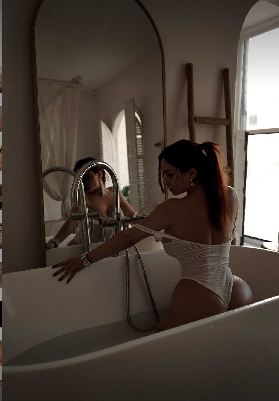 A playful frame from Miranda Faith nude — online in Lviv