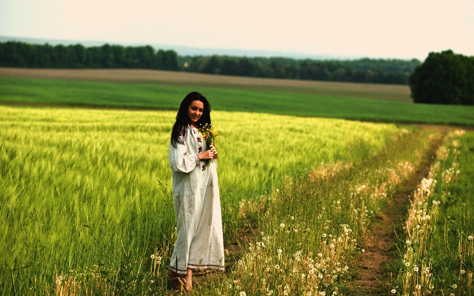 Women in Slavic costumes in Lviv
