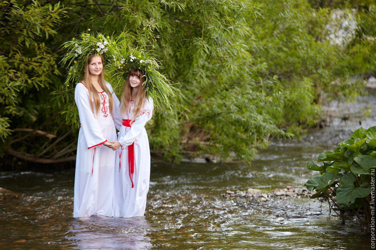 Women in Slavic costumes in Lviv